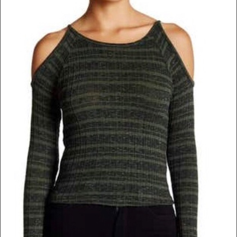 Solemio Cold Shoulder Long sleeve Knit Top